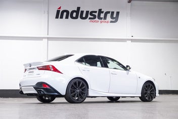Lexus Is 300H 2014 photo 4