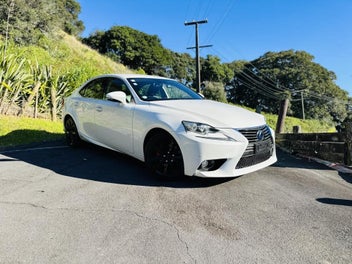Lexus Is 300H 2013 photo 2