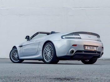 Aston Martin Vantage 2009 photo 3