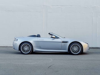 Aston Martin Vantage 2009 photo 4