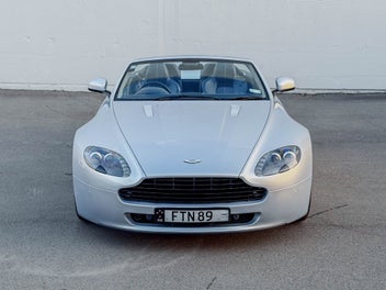 Aston Martin Vantage 2009 photo 5