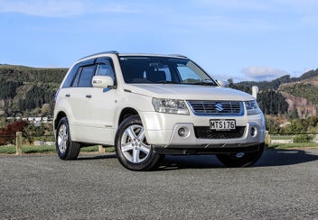 Suzuki Escudo 2007 photo 2