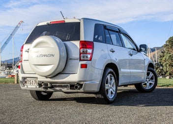 Suzuki Escudo 2007 photo 4