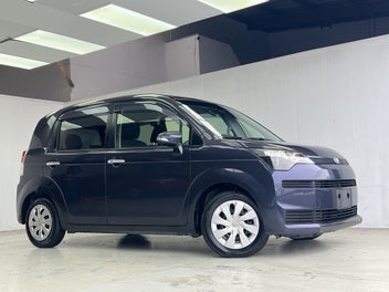 Toyota Spade photo 5