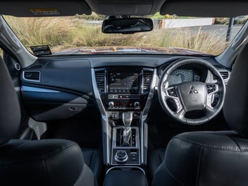 Mitsubishi Pajero Sport 2023 photo 3