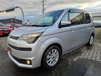 Toyota Spade 2013 photo 4