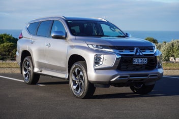 Mitsubishi Pajero Sport 2026 photo 2