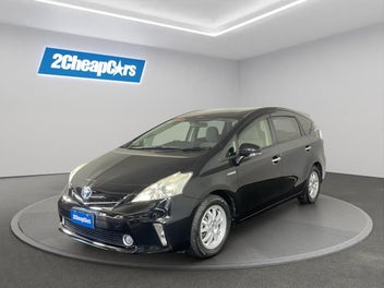 Toyota Prius Alpha 2013 photo 2