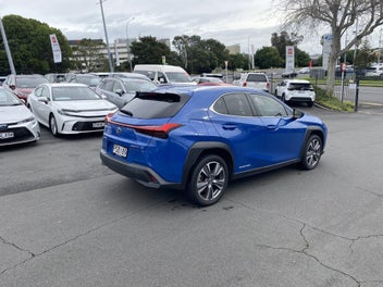 Lexus Ux 300E 2023 photo 3