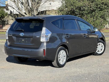 Toyota Prius Alpha 2013 photo 4