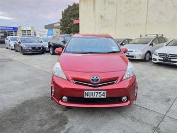 Toyota Prius Alpha 2013 photo 5