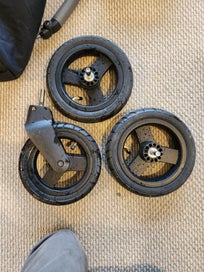 Listing 8 of 19 for Edwards & Co Oscar M2 pushchair / pram / stroller. Incudes accessories.