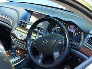 Nissan Fuga 2010 photo 4