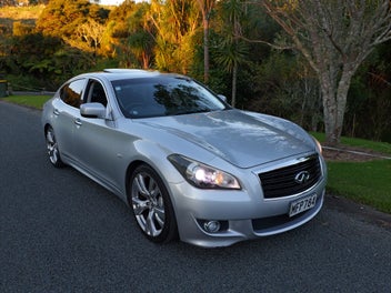 Nissan Fuga 2010 photo 2