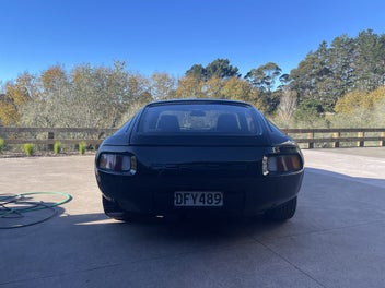 Porsche 928 1985 photo 3