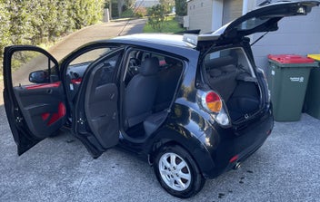 Holden Barina 2011 photo 2