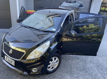 Holden Barina 2011 photo 3