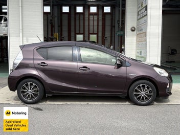 Toyota Aqua 2014 photo 4