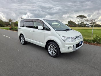 Mitsubishi Delica 2017 photo 2