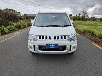 Mitsubishi Delica 2017 photo 3