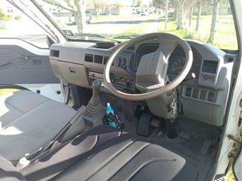 Mitsubishi L300 2012 photo 4