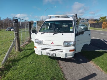 Mitsubishi L300 2012 photo 3
