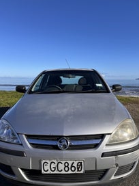 Holden Barina 2004 photo 2