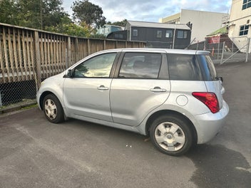 Toyota Ist 2005 photo 3