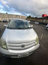 Toyota Ist 2005 photo 2