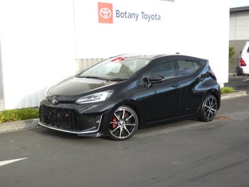 Toyota Aqua 2023 photo 2