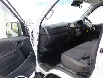 Toyota Hiace 2020 photo 5