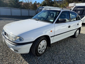 Holden Astra 1997 photo 4