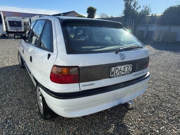 Holden Astra 1997 photo 5