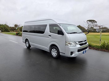 Toyota Hiace 2022 photo 2