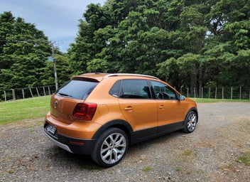 Volkswagen Cross Polo 2017 photo 3