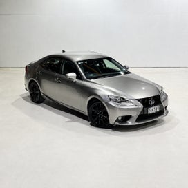 Lexus Is 300H 2014 photo 2