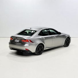 Lexus Is 300H 2014 photo 3