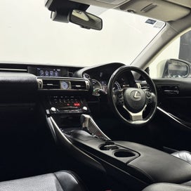 Lexus Is 300H 2014 photo 4
