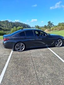 BMW 550I 2023 photo 2