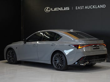 Lexus Is 500 2025 photo 3