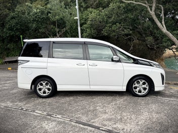 Mazda Biante 2011 photo 3