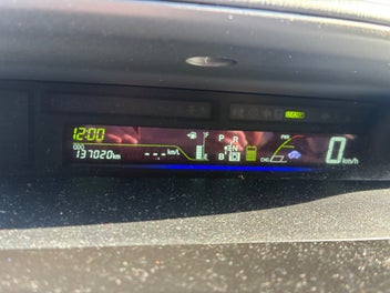 Toyota Prius Alpha 2012 photo 5