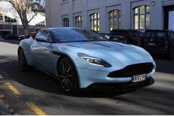 Aston Martin Db11 2017 photo 2