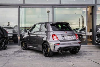Fiat Abarth 695 Competizione 2024 photo 4