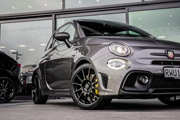 Fiat Abarth 695 Competizione 2024 photo 5
