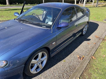 Holden Monaro 2002 photo 2