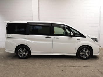 Honda Step Wagon 2017 photo 4