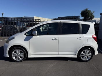 Toyota Ractis 2006 photo 3