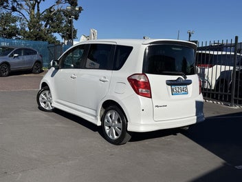 Toyota Ractis 2006 photo 4