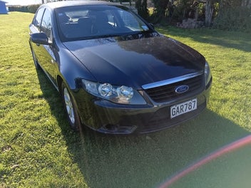 Ford Falcon 2011 photo 3